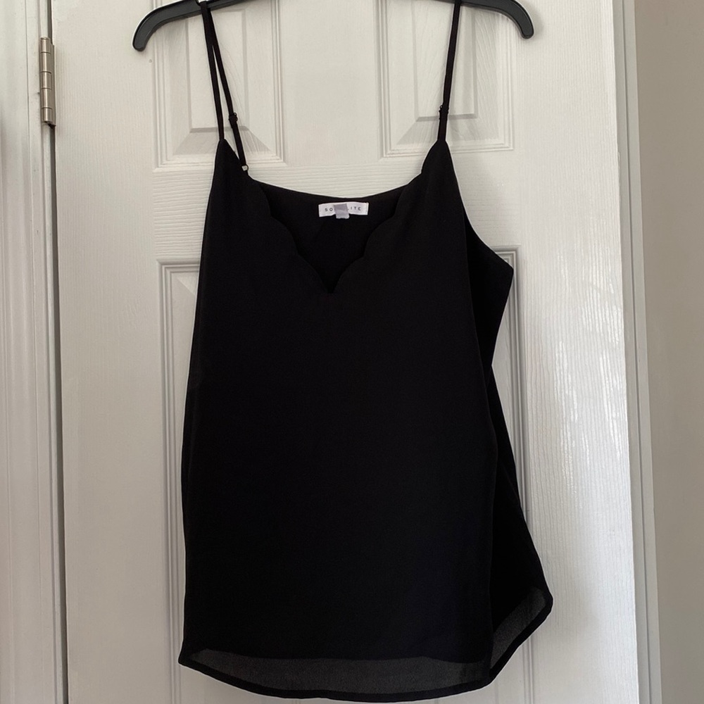 Black Scalloped V-Neck Tank Top